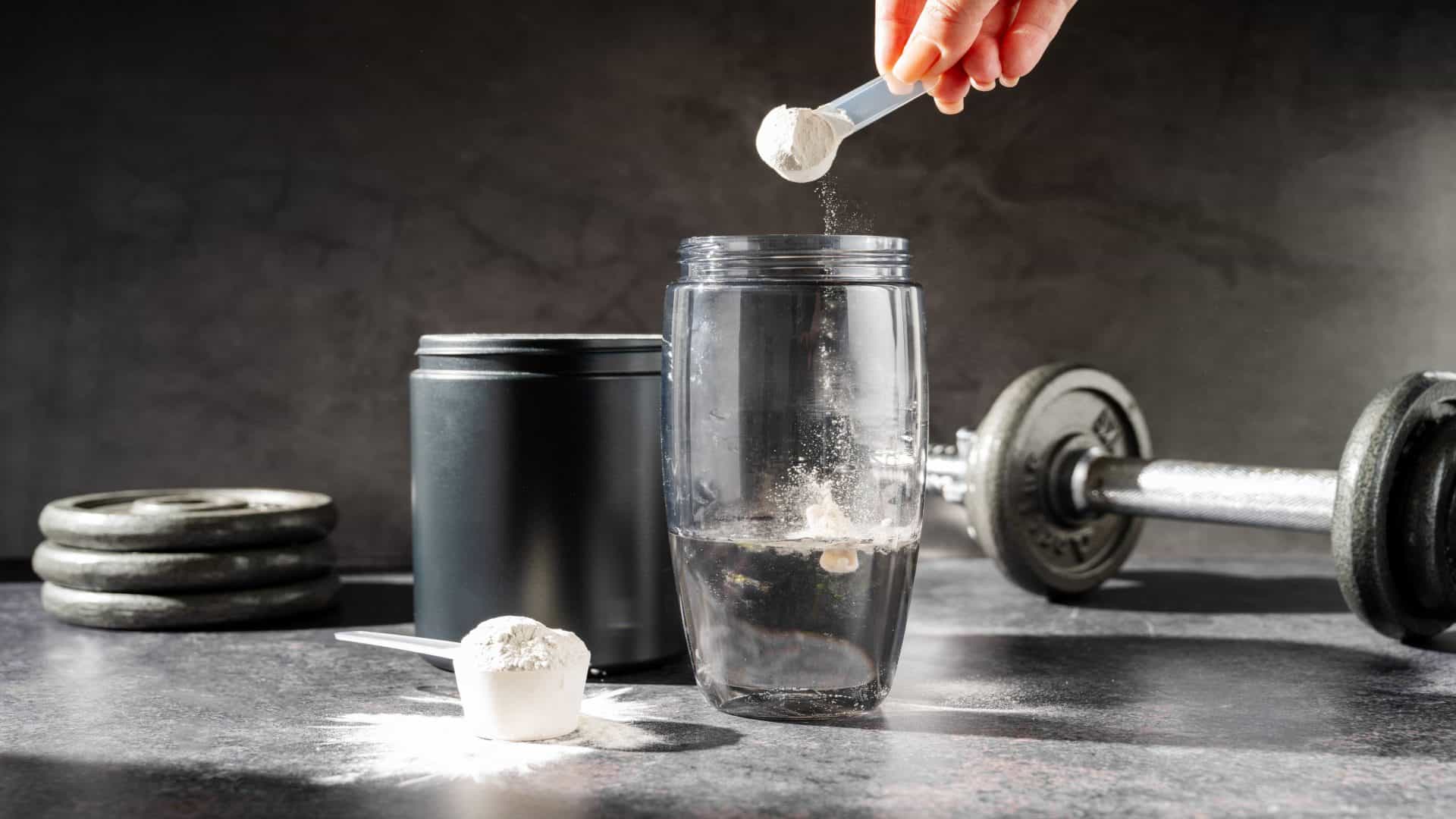 Creatine supplement powder and capsules representing muscle and brain health benefits