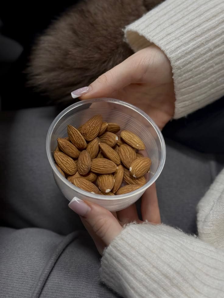 Selección de nueces, semillas y frutos secos: almendras, nueces, avellanas y pepitas de calabaza