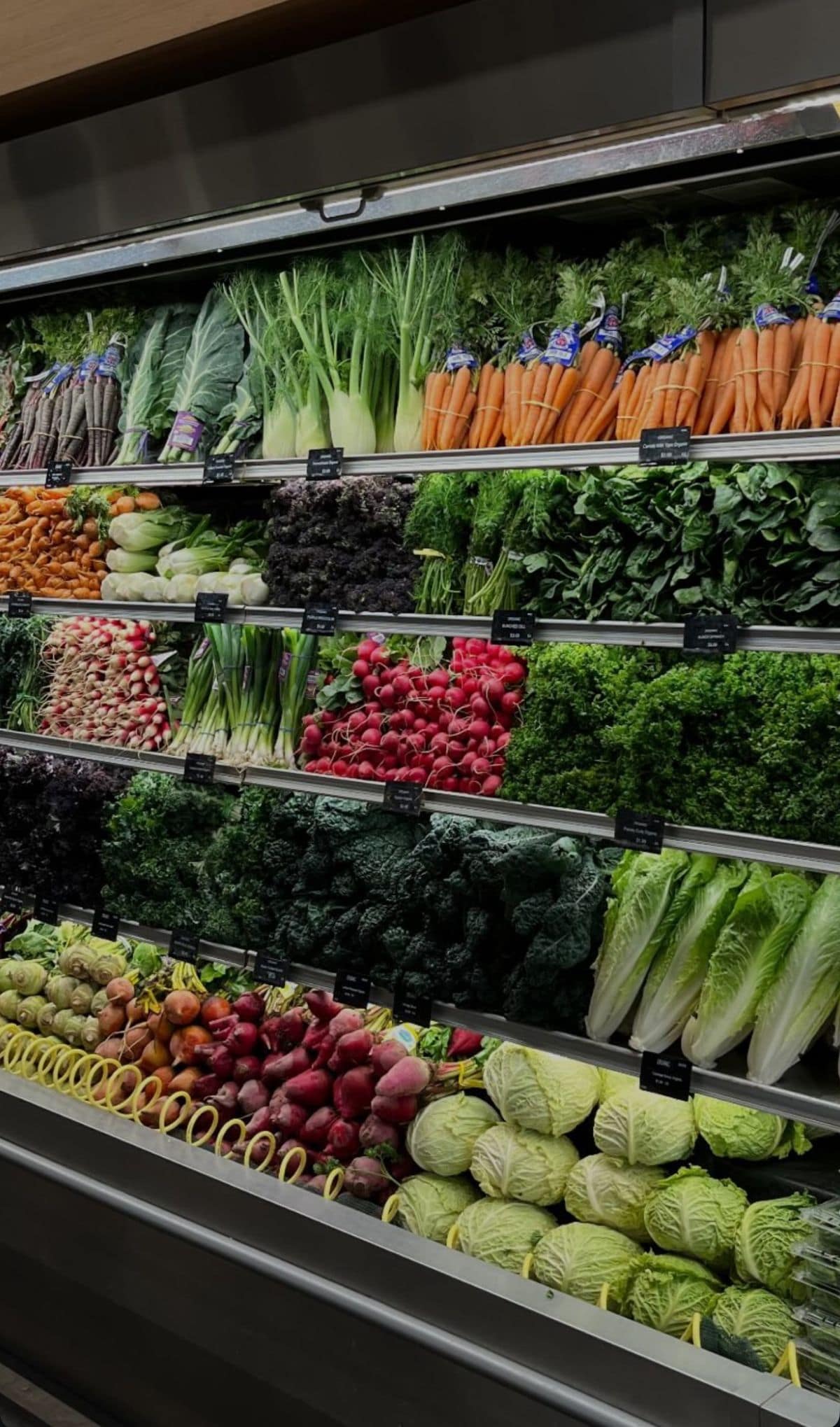 Selección de alimentos frescos y naturales que apoyan la salud del hígado