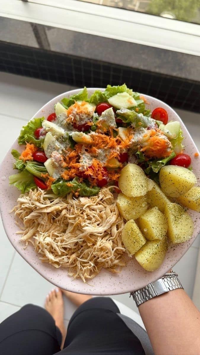 Selección de alimentos frescos y naturales que apoyan la salud del hígado
